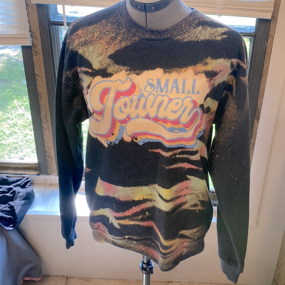 Gildan Small Towner Sweatshirt!